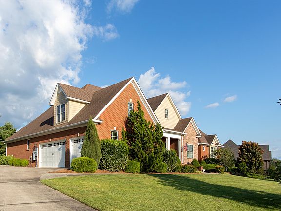 2nd image of 284 Waterford Dr