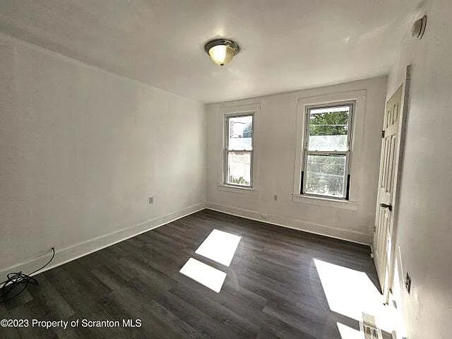 907 Green Ridge St — Photo 8