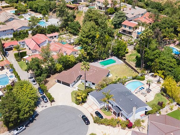 2nd image of 937 Misty Isle Dr