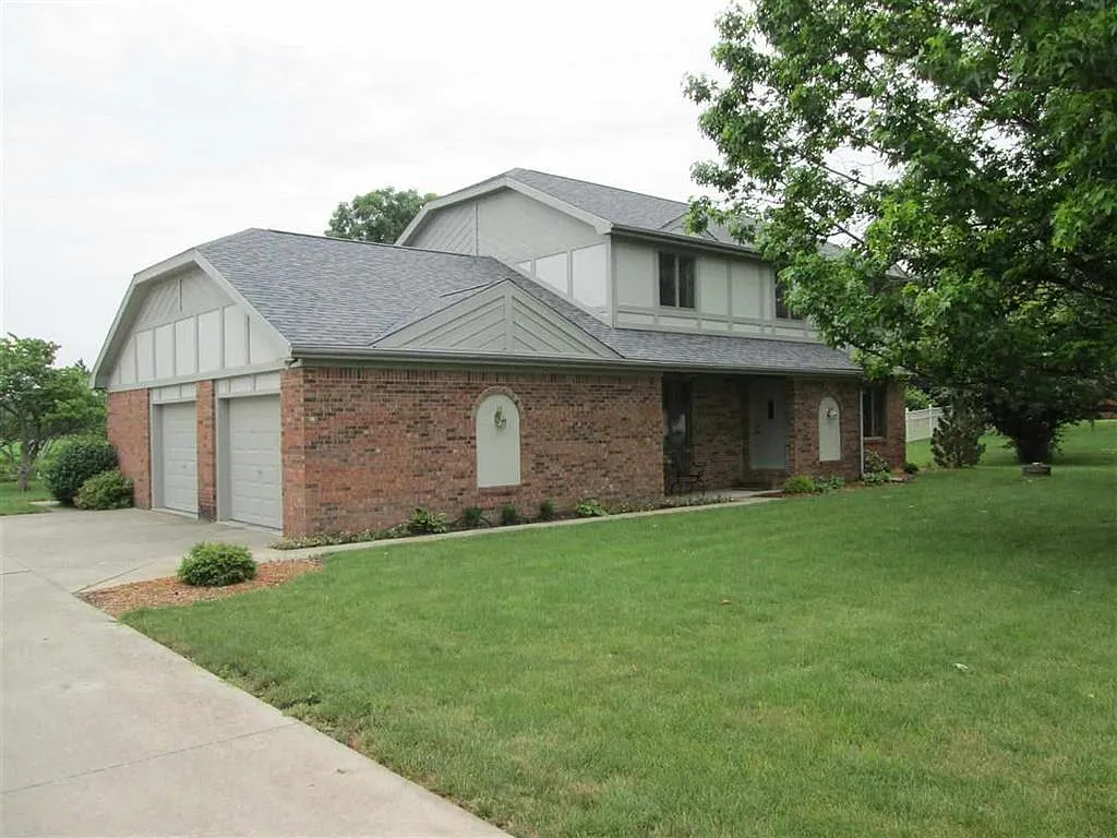 1204 N Hickory Ln photo 1