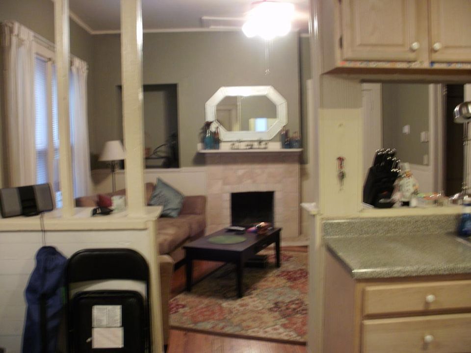Living Room w Fireplace