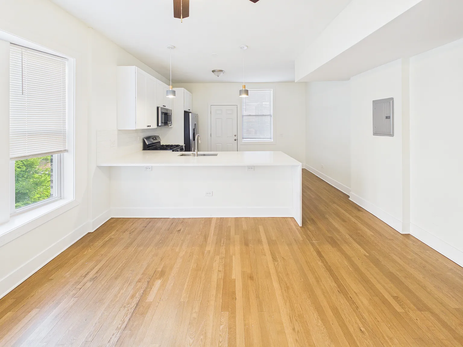 3 bed, 1200 sqft, $2,095 — Photo 3