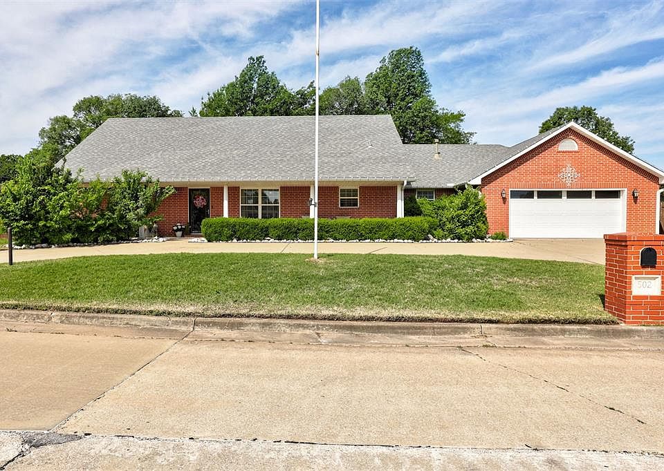 1st image of 502 Pool Ln