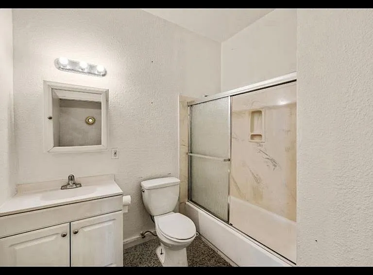 2422 E 24th St #2422 — Photo 10