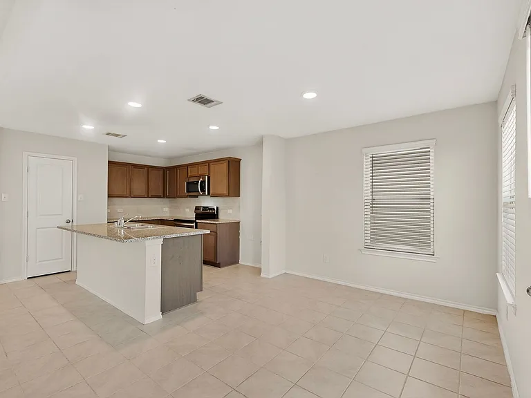1901 Princeton Ave — Photo 13