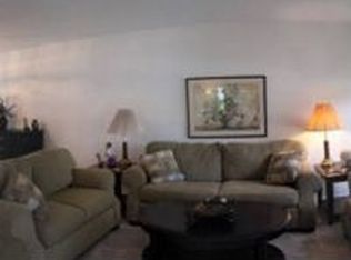 689 E Whitehall Ct, Round Lake Beach, IL 60073