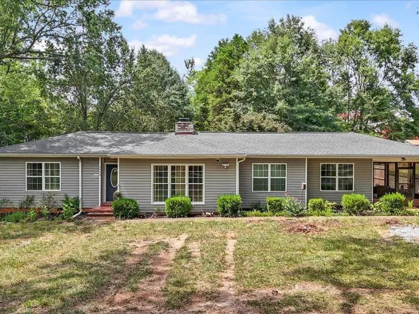 3330 Robin Hood Dr, Spartanburg, SC 29302
