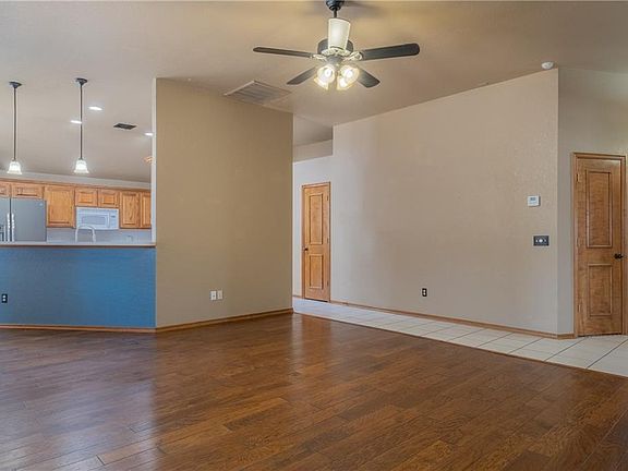 4th image of 600 SW 153rd St