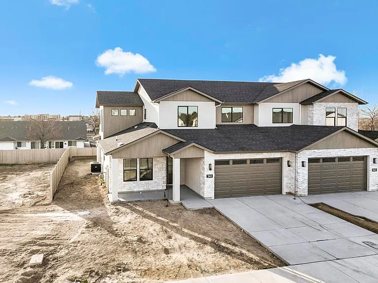 541 Canyon Falls Dr — Photo 2