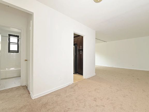 5th image of 84-01 Main St #304