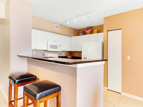 4th image of 651 Okeechobee Blvd APT 710