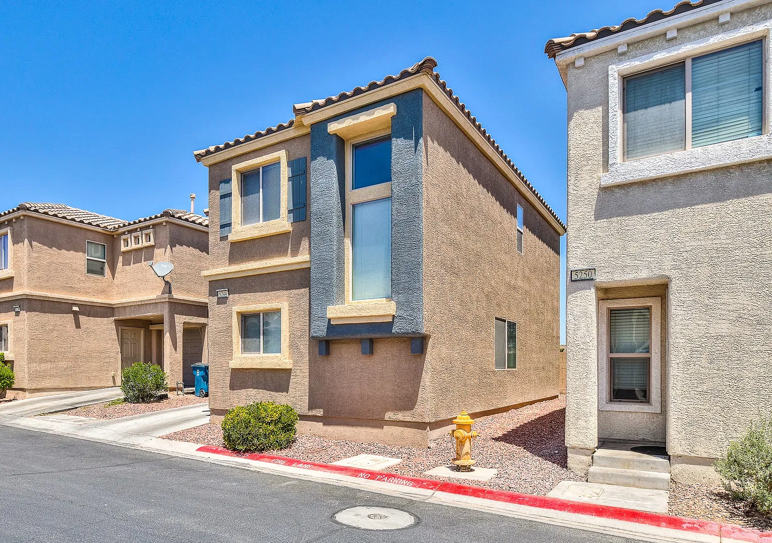 3 bed, 2.5 bath, 1374 sqft, $1,725 — Photo 3
