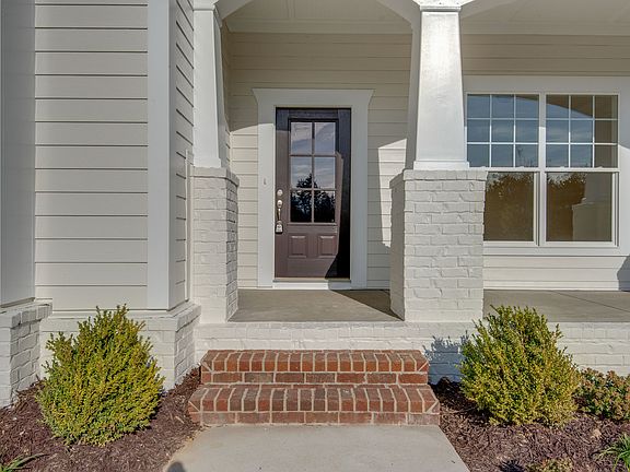 4th image of 611 Riverdene Dr