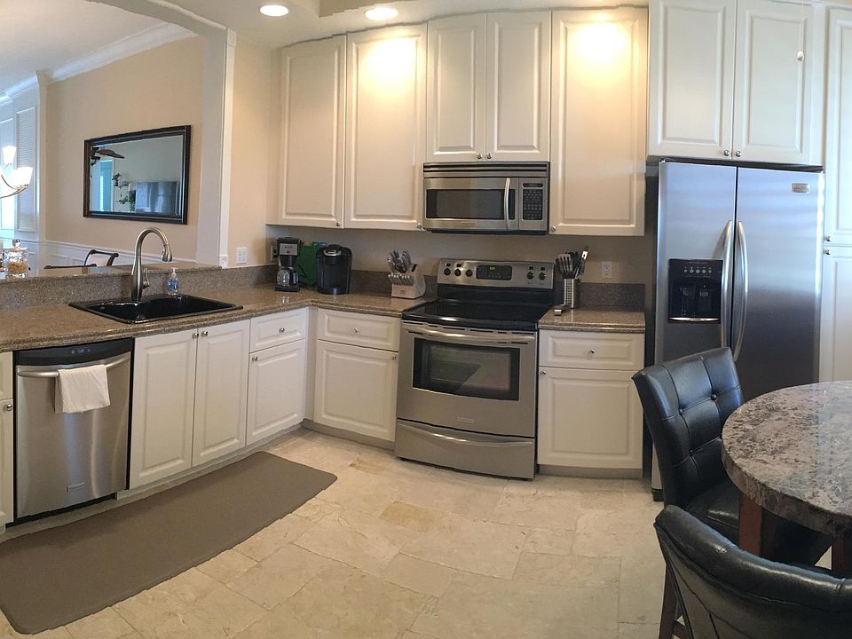 1st image of 15 Harbour Isle Drive W #Ph01