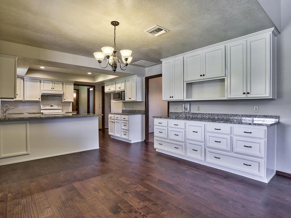 1st image of 5923 W Grovers Ave