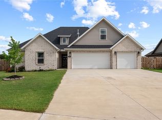 932 Pergola Ave, Tontitown, AR 72762