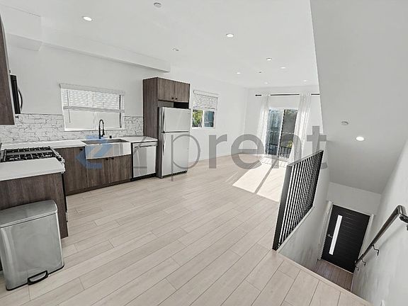 4th image of 246 N Dillon St #1/2