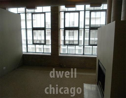 3rd image of 925 W Huron St APT 619