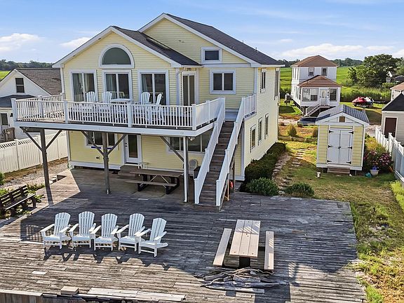 2nd image of 123 Beach Ave