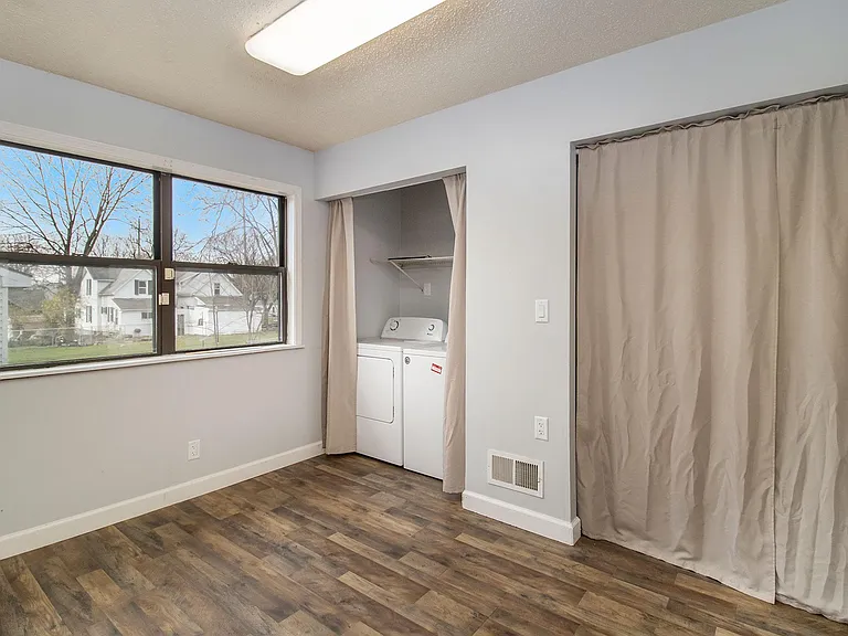 408 N Perrine St — Photo 6