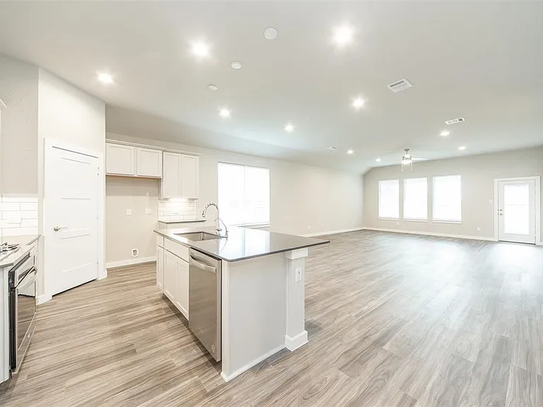 4303 Verona Hills Ln — Photo 2