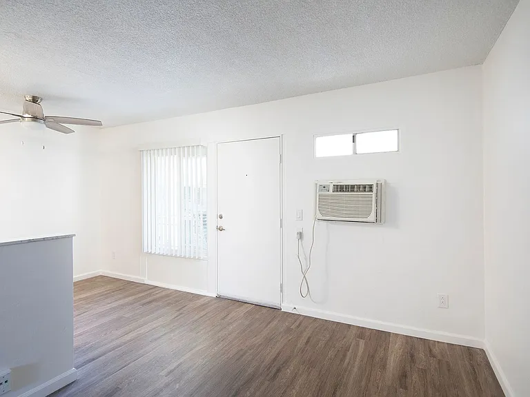 Aztec Pacific Apartments — Photo 52