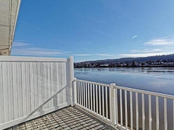 4th image of 8201 Admirals Walk Dr