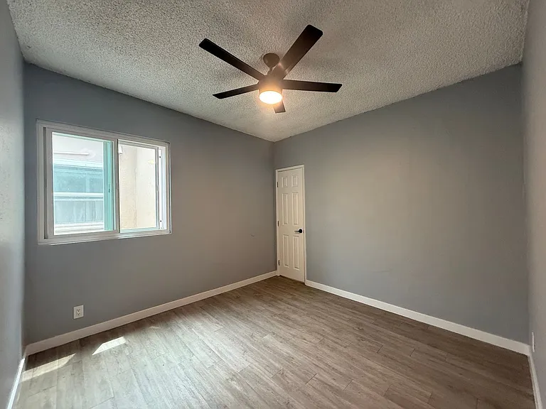10207 Crenshaw Blvd — Photo 8