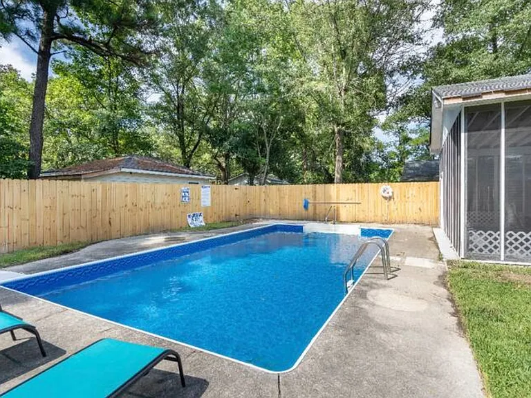 7049 Midland Dr — Photo 5