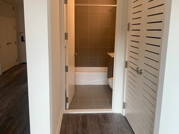 520 West 43rd Street image 5 of 22