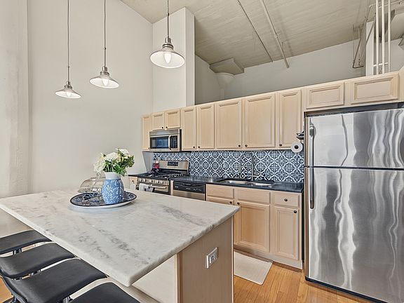 5th image of 1524 S Sangamon St Unit 704S