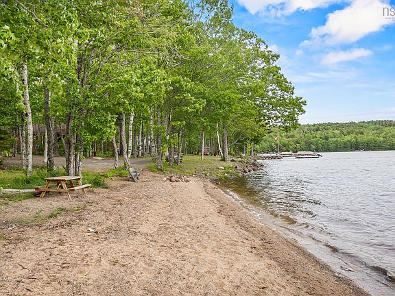 3rd image of 62 Canyon Point Rd