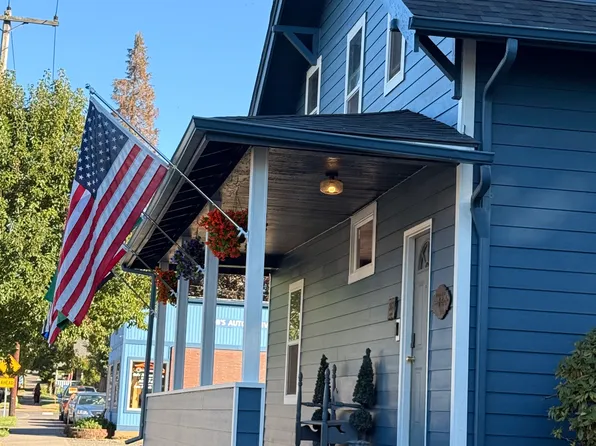 303 Pioneer St APT 2, Ridgefield, WA 98642