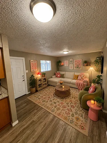 Western Oaks Apartments Photo 1