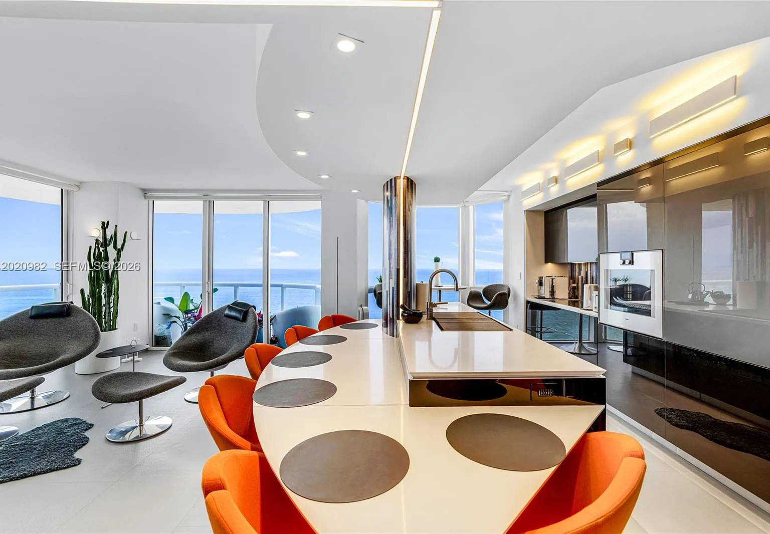 Akoya Condo — Photo 1