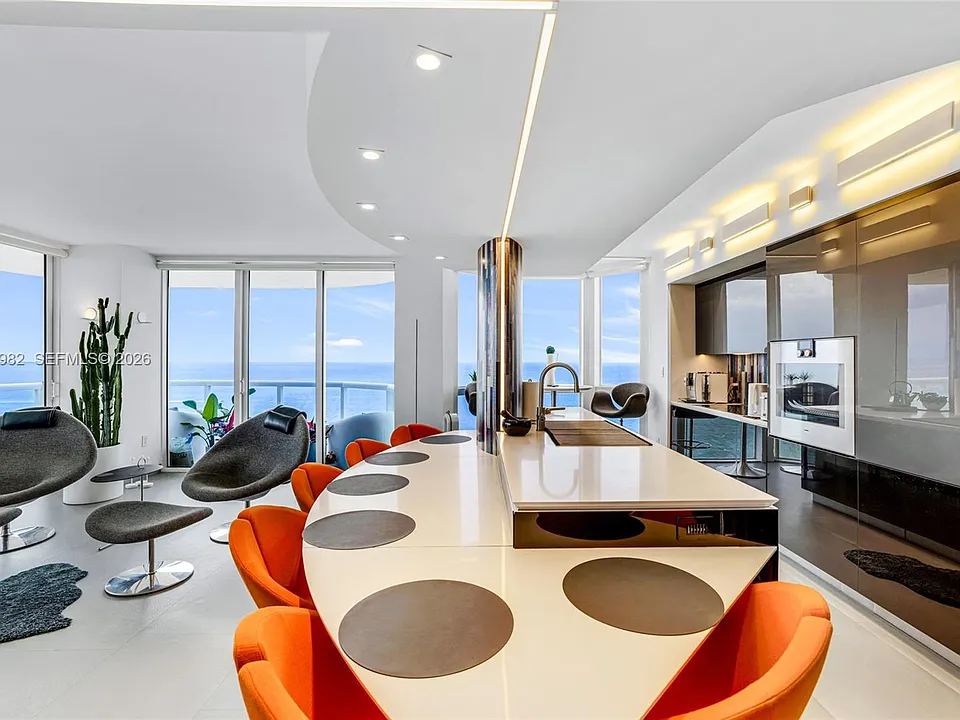 6365 Collins Ave #2301