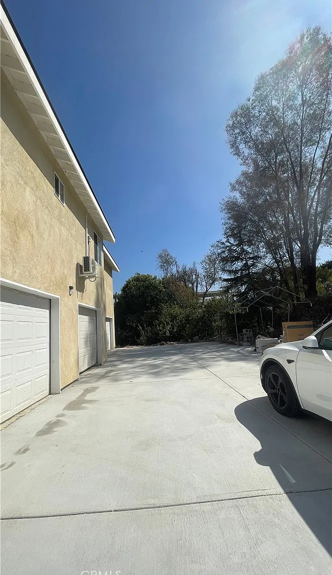3 bed, 3.0 bath, 1200 sqft, $3,400 — Photo 3