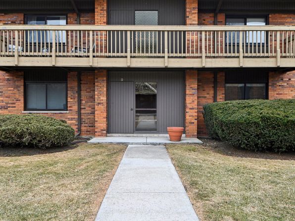 481 Duane Ter APT B2, Glen Ellyn, IL 60137
