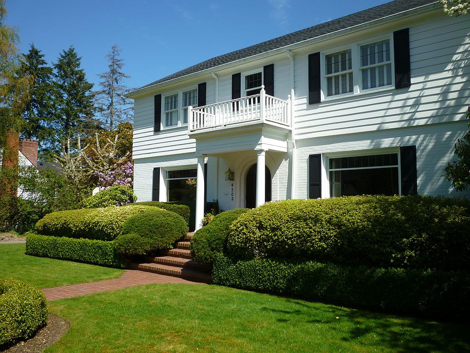 A Laurelhurst Icon