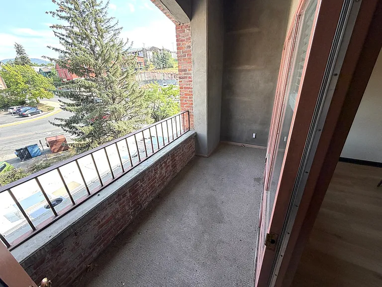 106 E Broadway — Photo 10