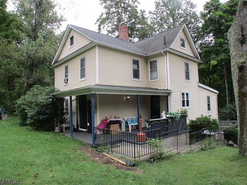 1st image of 166 Fairview Ave