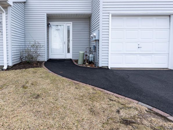1105 Sara Circle #1105, Port Jefferson Station, NY 11776