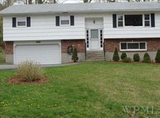 609 Challinor Dr, Yorktown Heights, NY 10598