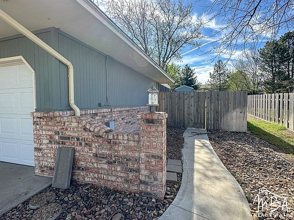 5th image of 104 Cambridge Ct