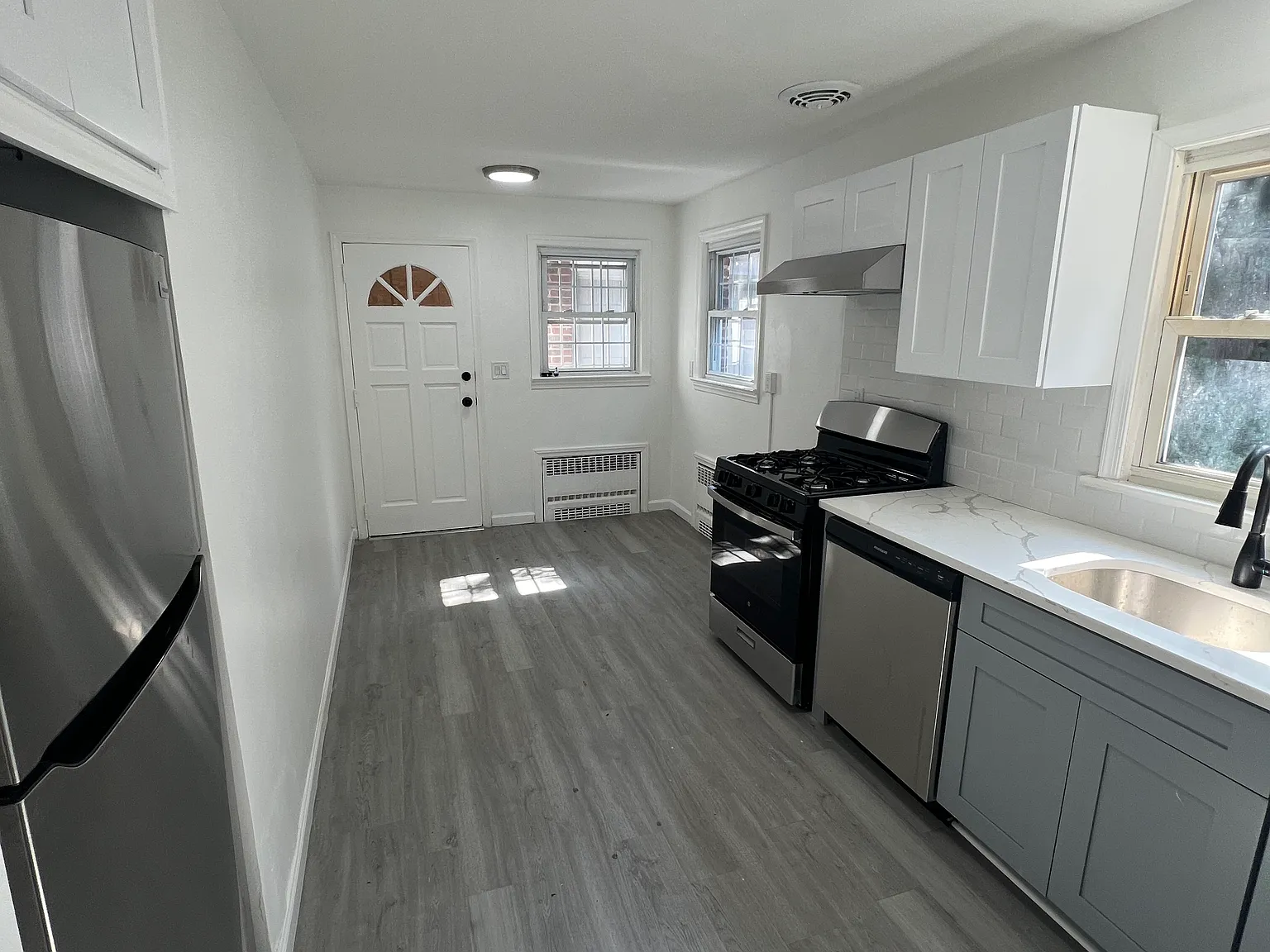 3 bed, 900 sqft, $3,200 — Photo 4