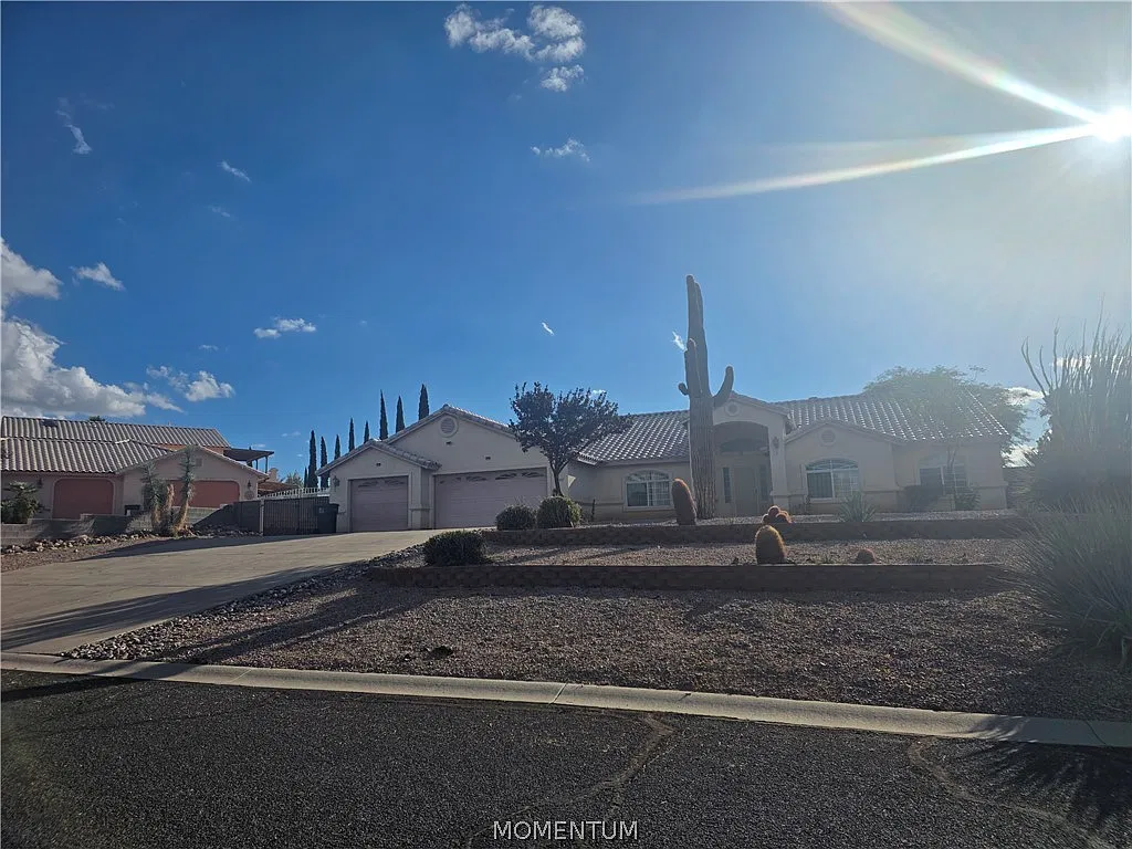 4 bed, 2.5 bath, 2381 sqft, $2,800 — Photo 1
