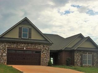 220 Montgomery Farms Dr, Friendsville, TN 37737