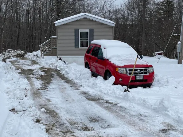 1068 River Avenue, Gardiner, ME 04345