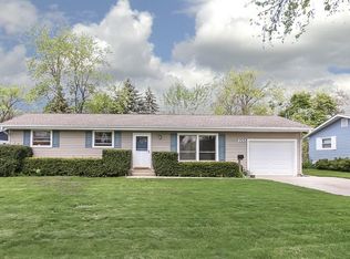 155 Shawnee Dr, Carol Stream, IL 60188