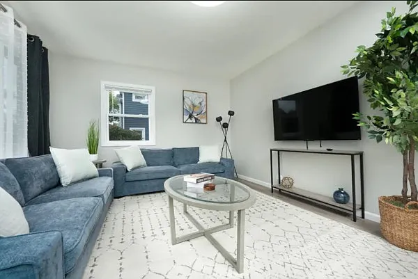 734 Barry Ave — Photo 12